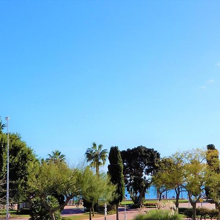 Seafront Apartment Torre Del Mar Exterior photo